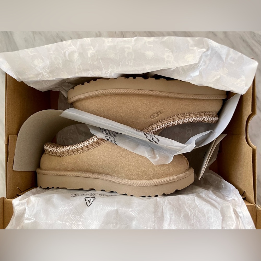 UGG Tasman Slippers Driftwood size 6 NIB